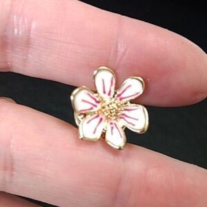 Gold tone flower brooch pin